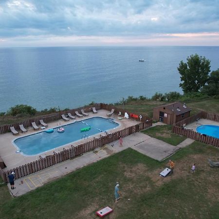 Lake Bluff Inn And Suites South Haven Exterior photo
