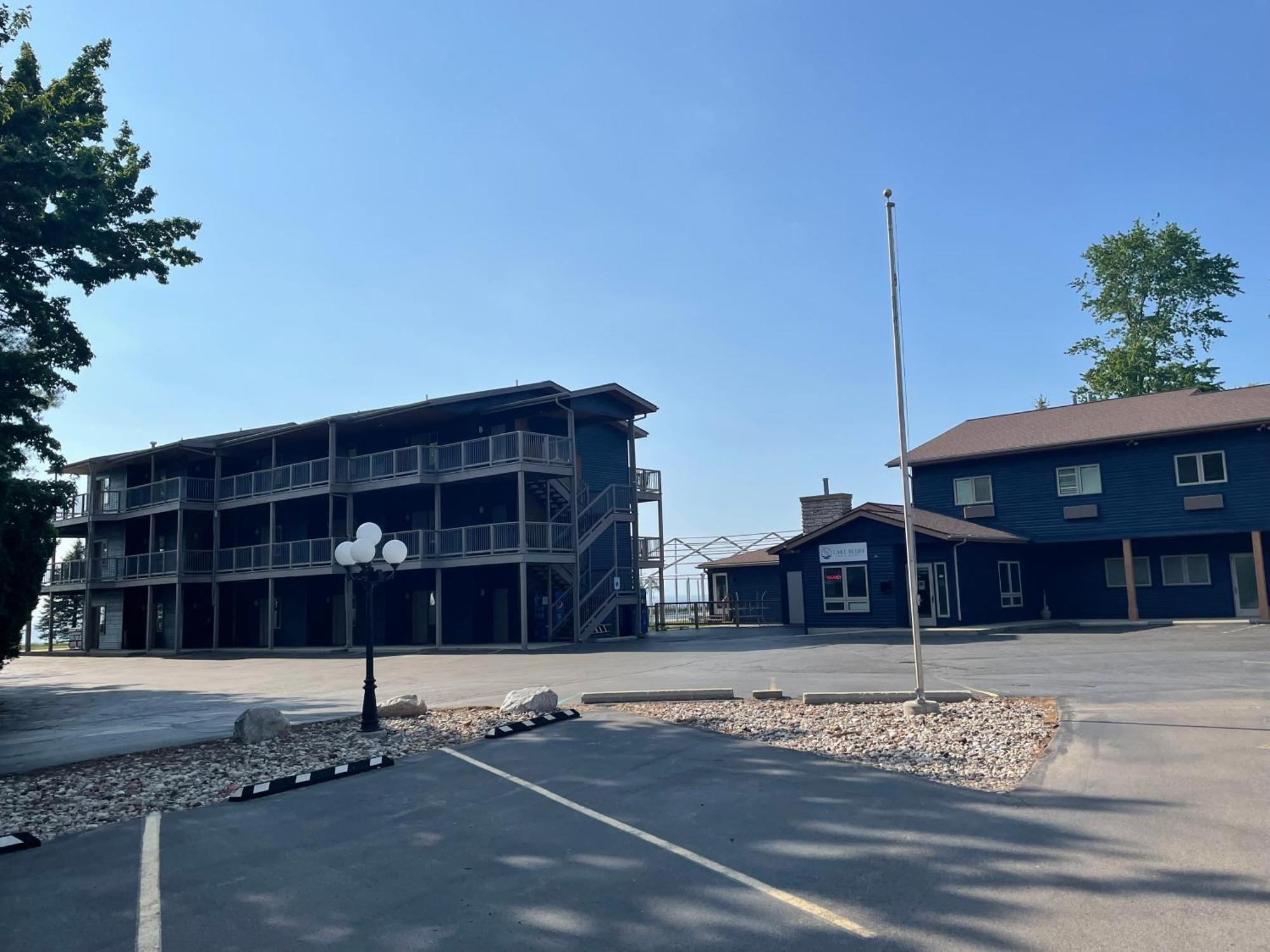 Lake Bluff Inn And Suites South Haven Exterior photo