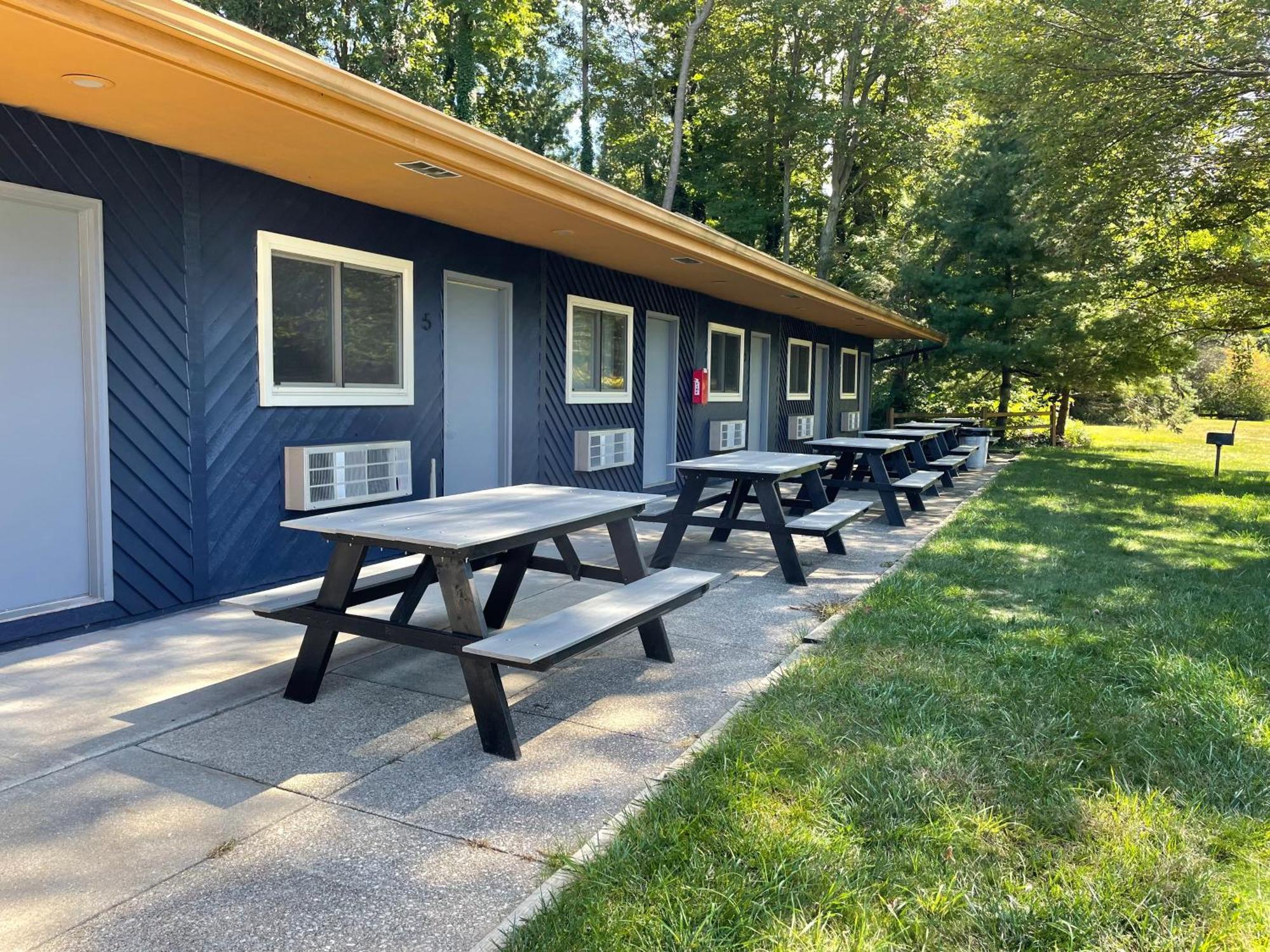 Lake Bluff Inn And Suites South Haven Exterior photo